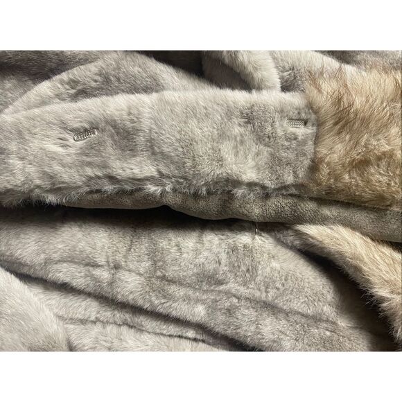 Very nice faux fur coat - Picture 4 of 4